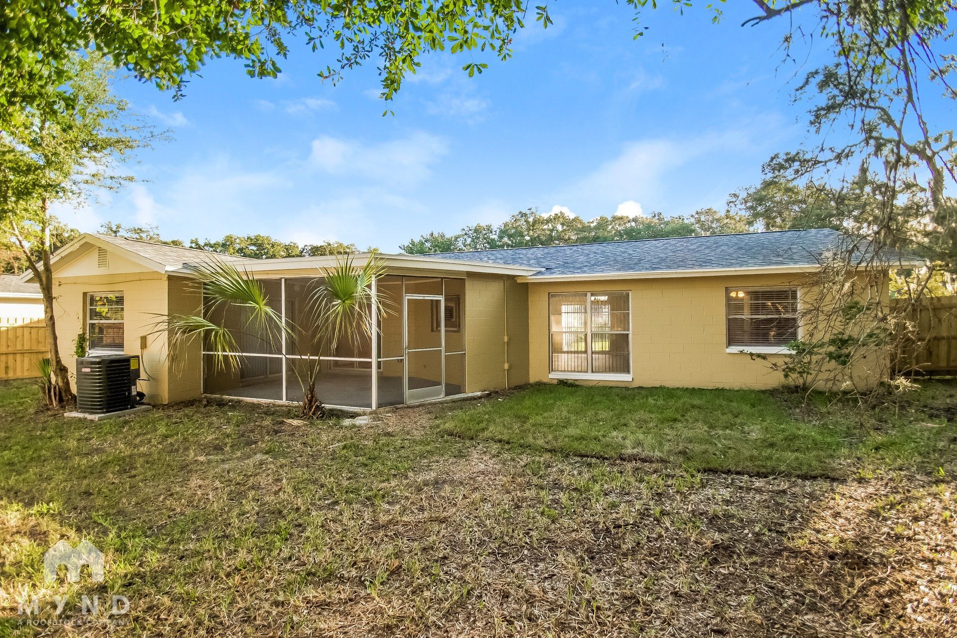 Building Photo - 3929 Oak Hammock Dr