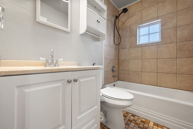 Building Photo - 2102 25th St