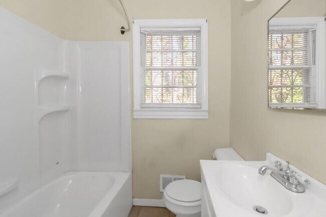 Building Photo - 409 Kildare Ave NW
