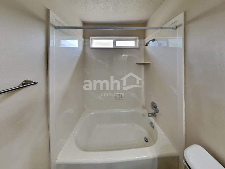 Building Photo - 7585 S 2050 E