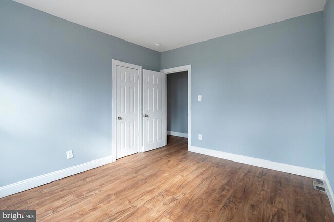 Building Photo - 851 S 57th St