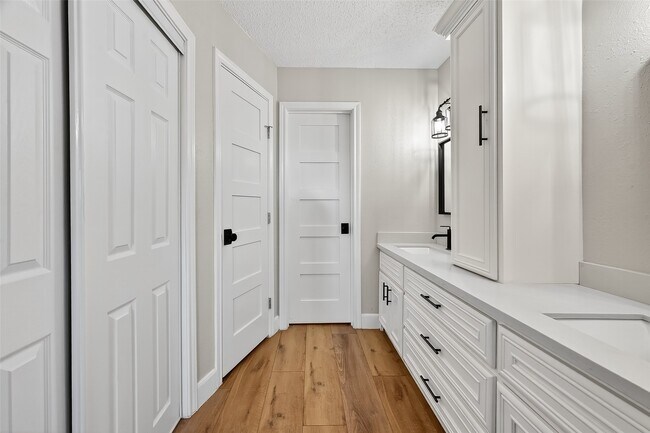 Building Photo - 21234 Park Willow Dr