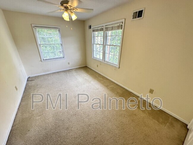 Building Photo - 304 Princess St