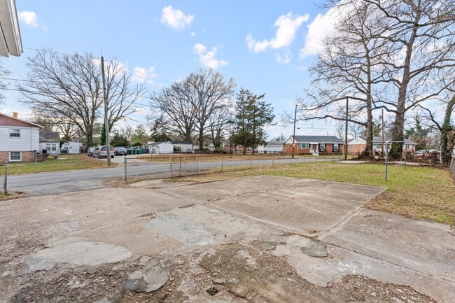 Building Photo - Trek Rentals