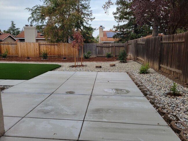 Building Photo - NICE TWO STORY ROCKLIN HOME WITH LARGE BONUS ROOM UPSTAIRS NEXT TO TWIN OAKS PARK & SCHOOLS!