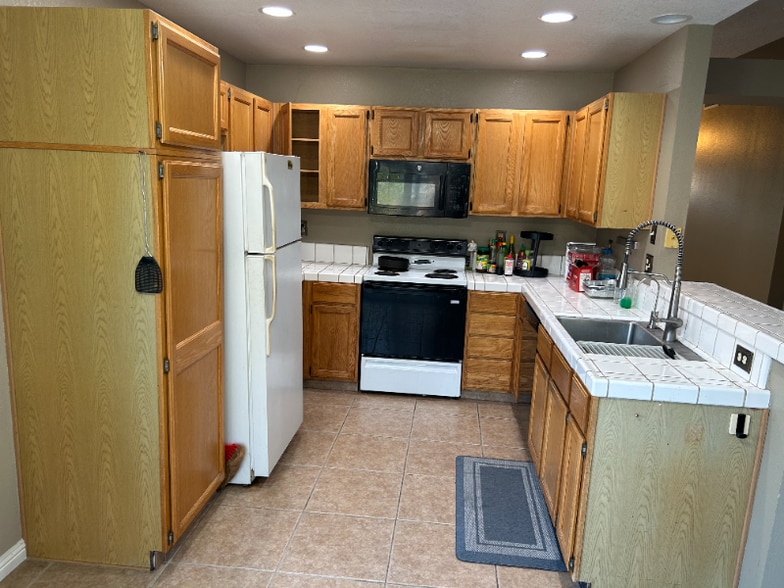 Building Photo - 9110 Sonoma Way