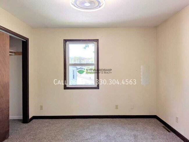 Building Photo - 940 17th St NE