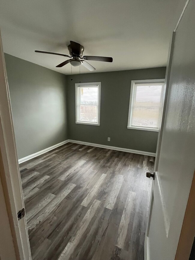 Building Photo - Newly Renovated Townhome available in 21224!