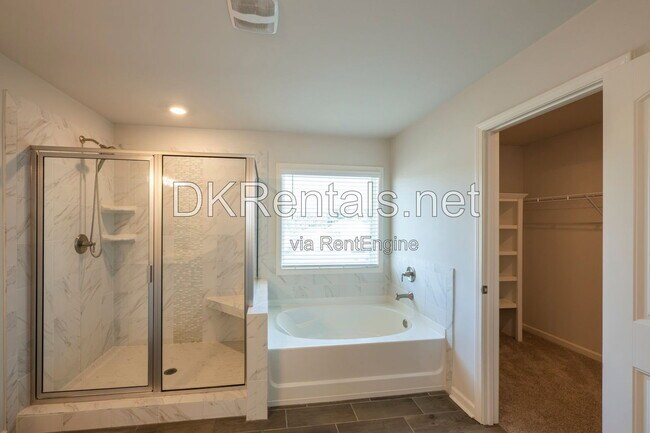 Building Photo - 7095 Evening Dew Dr