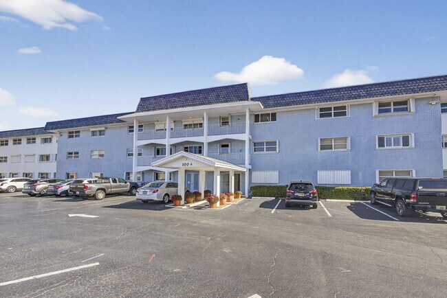 Building Photo - 100 Shore Ct