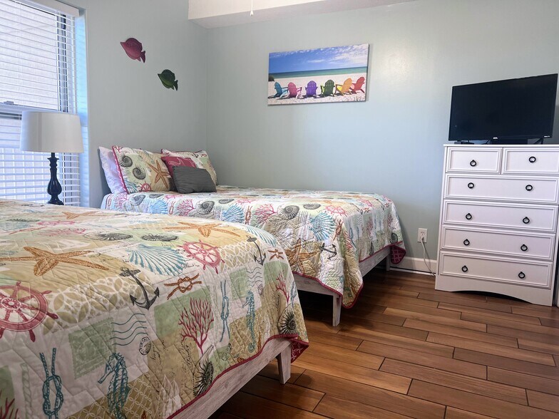 Building Photo - 10625 Front Beach Rd