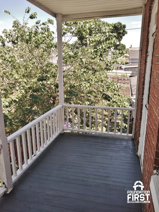 Building Photo - 3 Bed / 1 Bath Single Family Home