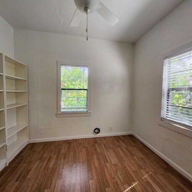 Building Photo - Single Family Home Close to UF!