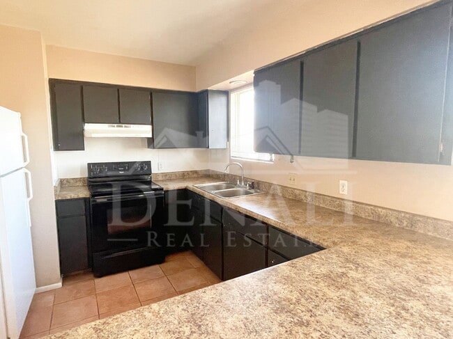 Building Photo - 410 E Desert Dr