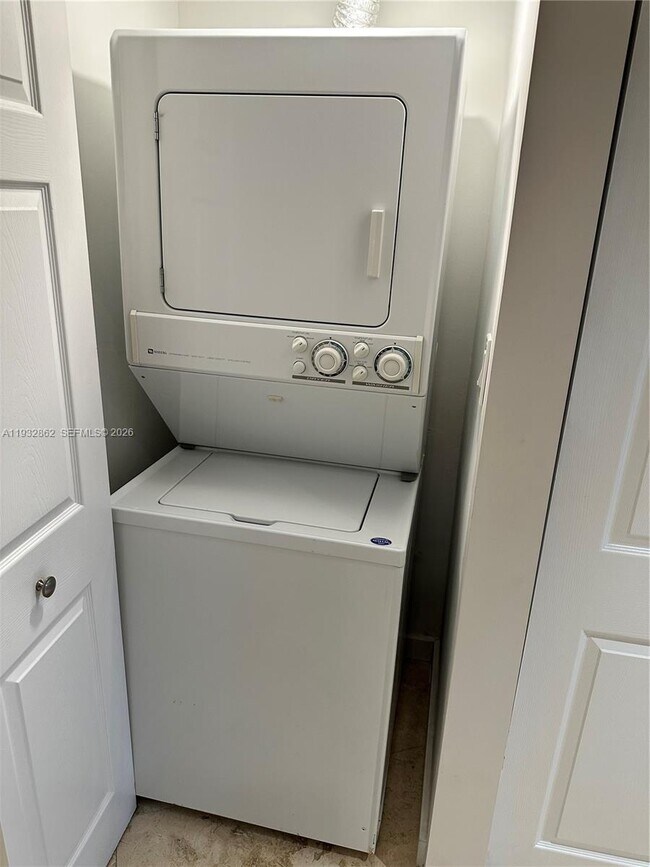 Building Photo - 3530 Mystic Pointe Dr