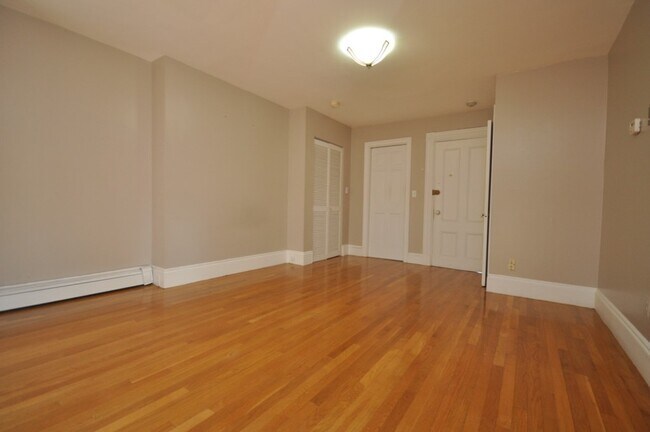 Building Photo - 218 Newbury St
