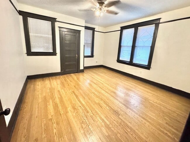 Building Photo - EvergreenStreet111