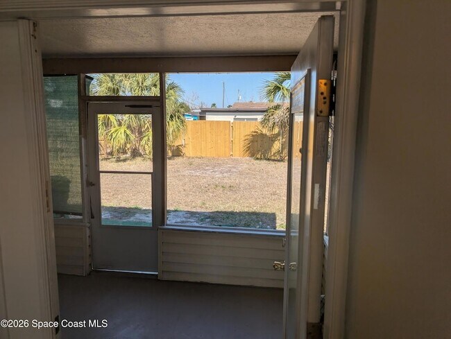 Building Photo - 900 Camphor Way