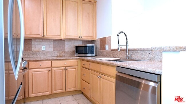 Building Photo - 9005 Cynthia St