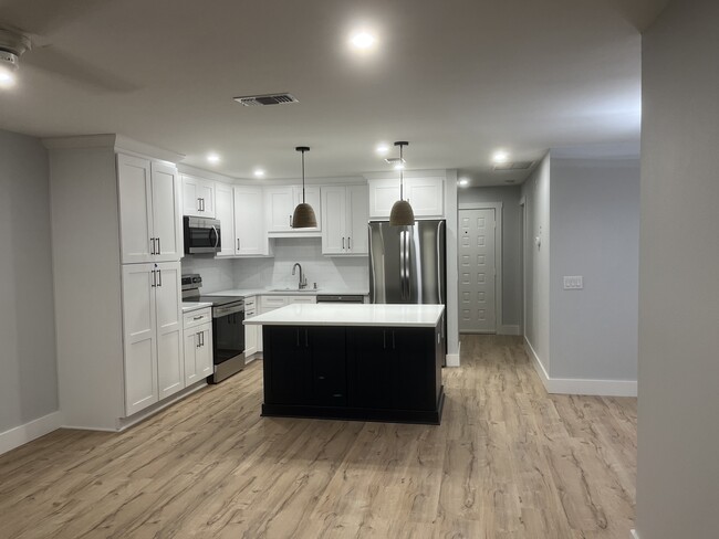 Building Photo - 662 Yardarm Dr