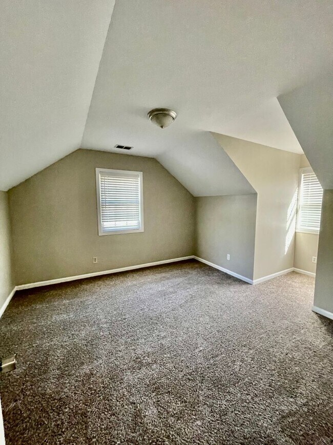 Building Photo - Welcome to view, a charming 4-bedroom, 2-bathroom home located in the heart of Charlotte, NC.