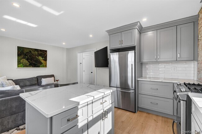 Building Photo - 44 Madeleine Ave