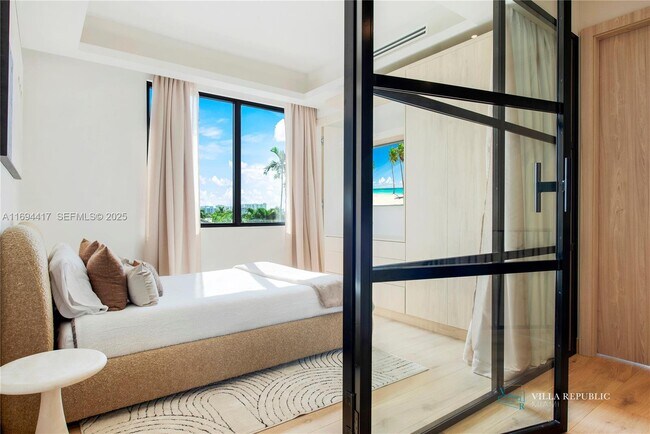 Building Photo - 1200 NE 87th St