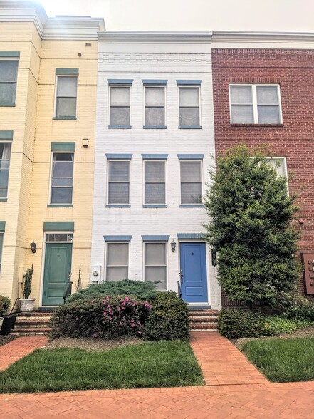 Primary Photo - 1051 5th St SE