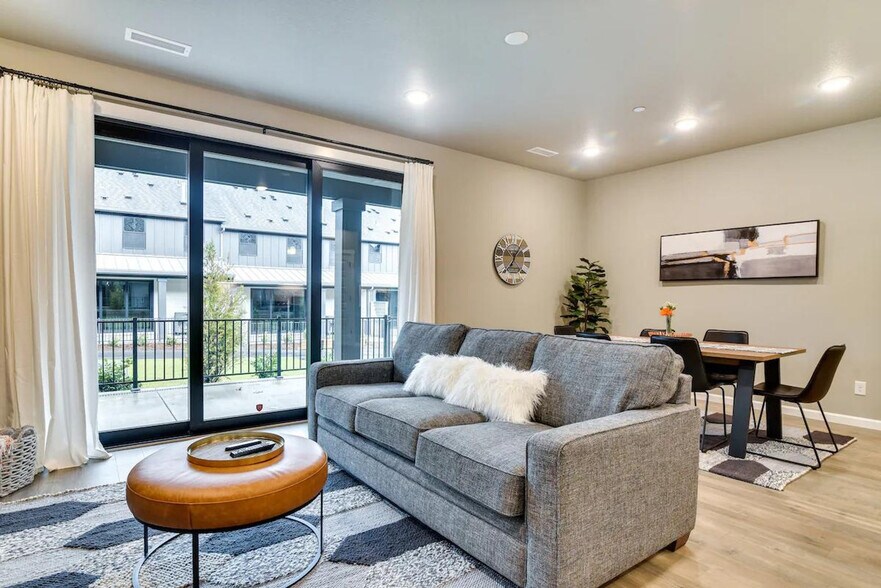 Building Photo - 6816 NE 131st Way