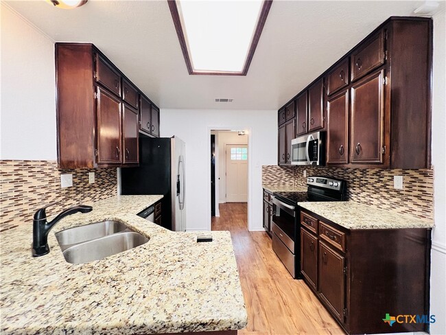 Building Photo - 1702 Fox Trail