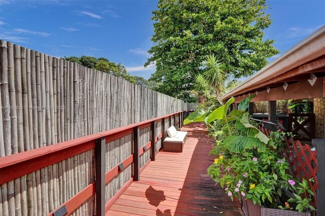 Building Photo - 7245 S Waterway Dr
