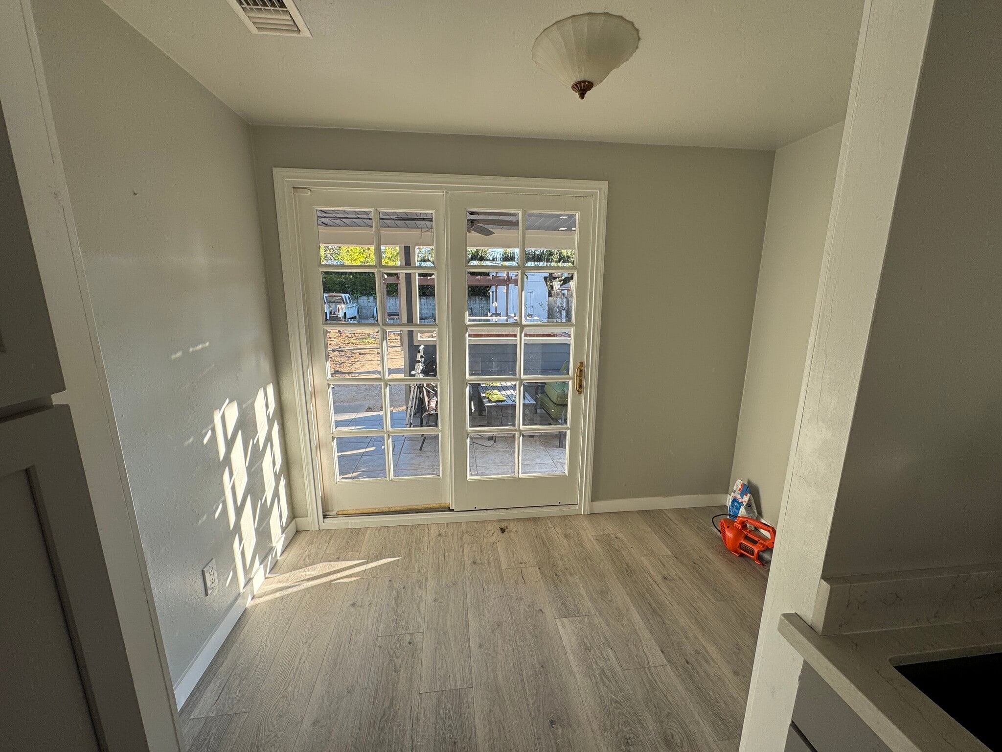 Building Photo - 492 Flower St