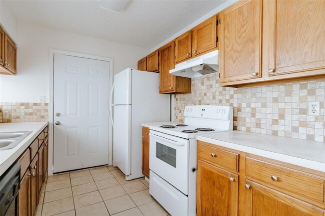 Building Photo - 23393 Nameless Rd