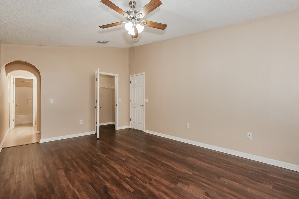 Building Photo - 703 Mountain Top Dr