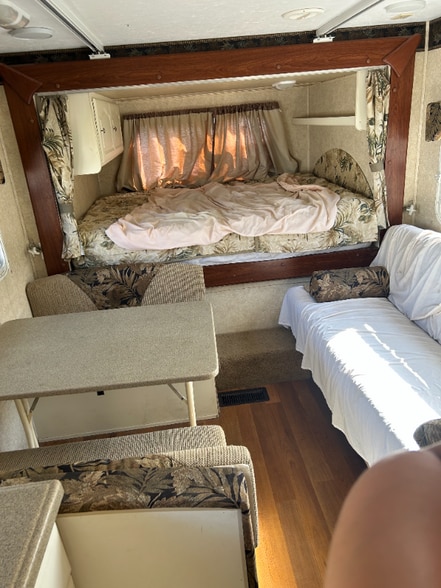 Building Photo - 4541 N Old Romero Rd