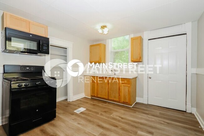Building Photo - 5 Bedroom Pet-Friendly Home in Louisville,...