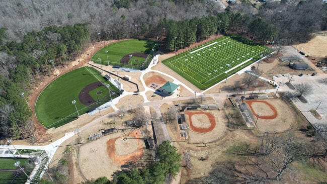 Building Photo - 2884 Meadowview Dr SE