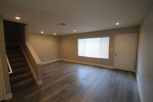 Building Photo - Gorgeous, Multi-Level 3 BD, 2 BA in North ...