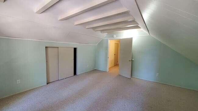 Building Photo - LONG-TERM RENTAL: Great Cedar Flat Home wi...