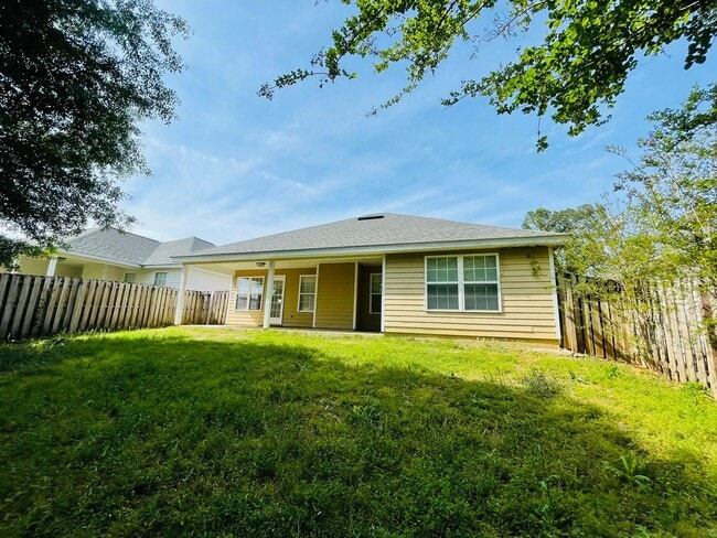 Building Photo - GLEN AT GOLDEN EAGLE