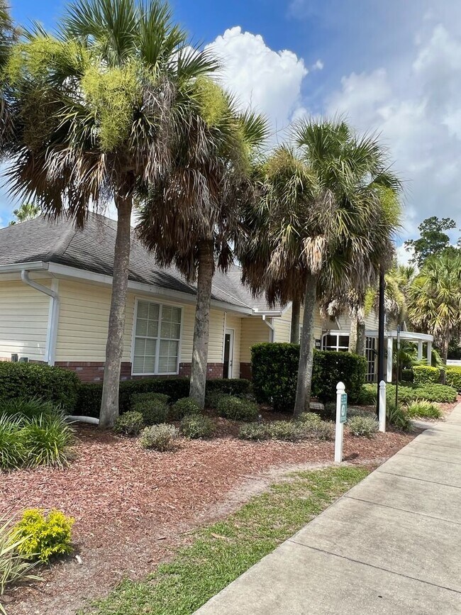 Building Photo - 2 bedroom 2 1/2 bath in NW Magnolia Place
