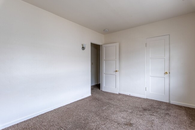 Building Photo - 4513-4519 Wilson Avenue
