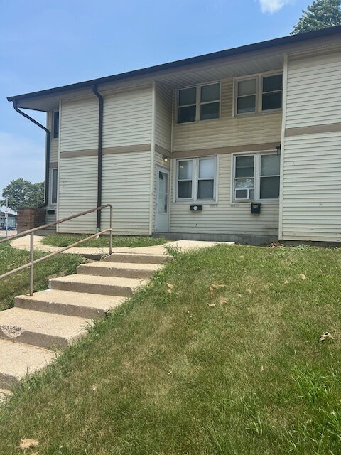 Building Photo - 3 bedroom 1.5 bath now available in the Wo...