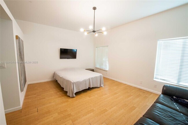 Building Photo - 16301 Malibu Dr