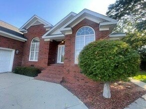 Building Photo - 3023 Pointe Dr