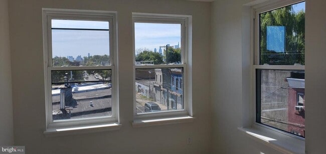 Building Photo - 307 W York St