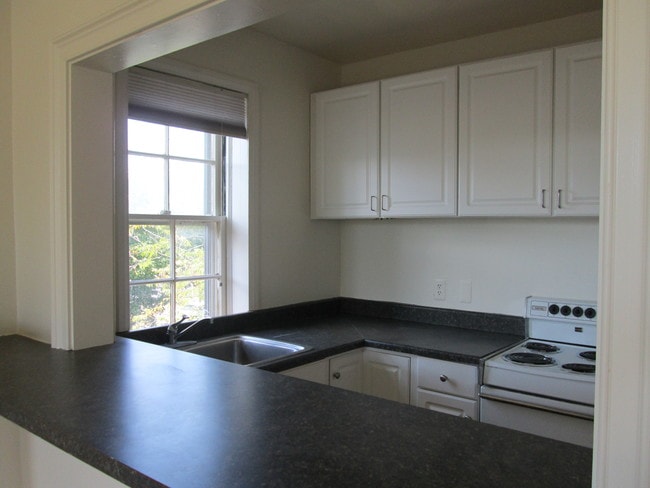 Building Photo - 324 W. FOREST AVE.