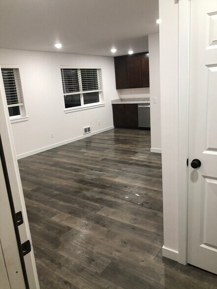 Building Photo - 7411 S Park Ave