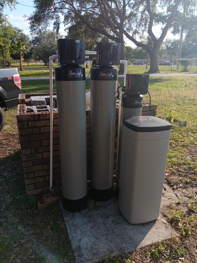 Water filter - 3071 Simpson Rd