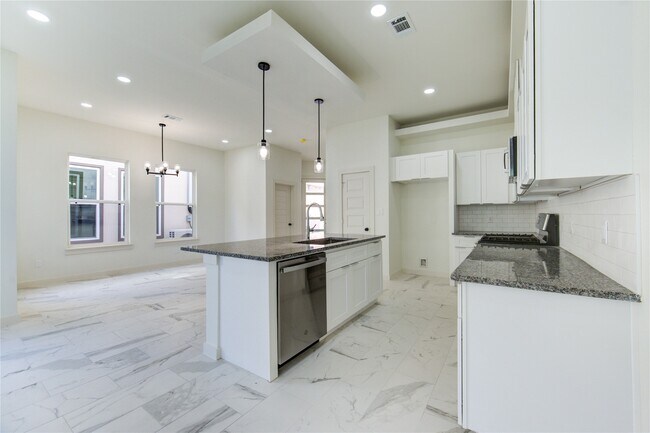 Building Photo - 2917 El Fenice Ln